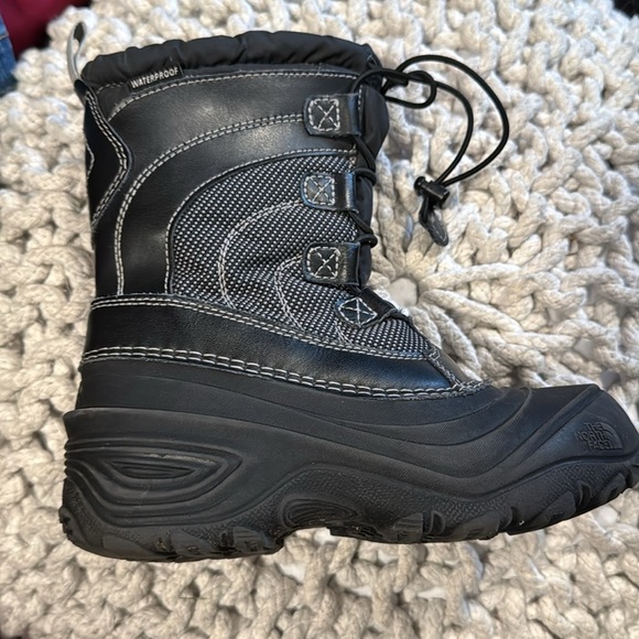 The North Face Alpenglow IV Youth Unisex Lace Boot in Black Size 1 - Picture 10 of 11